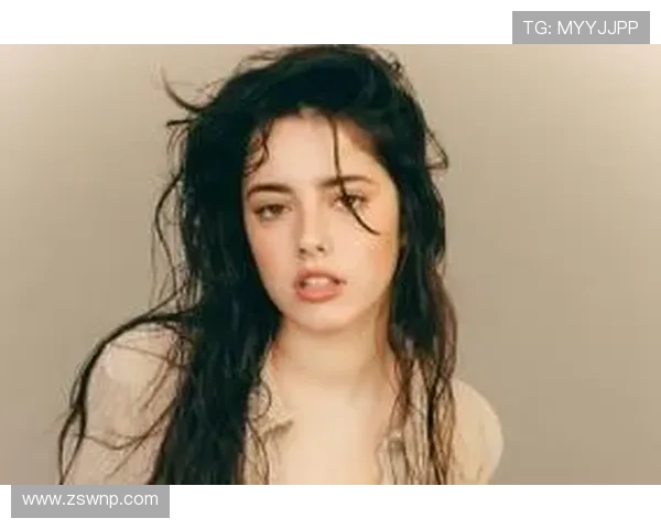 哈兰德帅脸被破相引热议 内维斯女友青春甜美成焦点