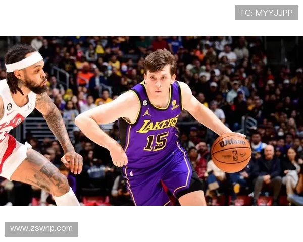 里夫斯赛后谈膝盖撞击事故:身体状况良好无大碍放心恢复 里夫斯赛后谈膝盖撞击事故:身体状况良好无大碍放心恢复