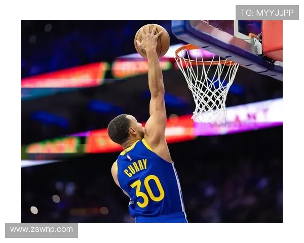 库里赛前热身大秀双手扣篮 超远三分精准命中一箭穿心 库里赛前热身大秀双手扣篮 超远三分精准命中一箭穿心